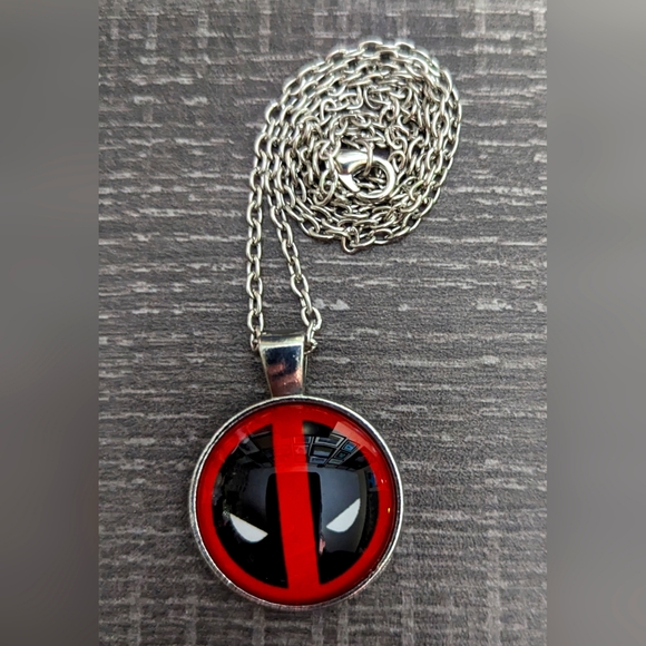 Marvel Deadpool Mask Necklace, NWOT - Picture 1 of 3